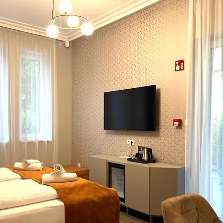 Annie Bed & Breakfast 4*