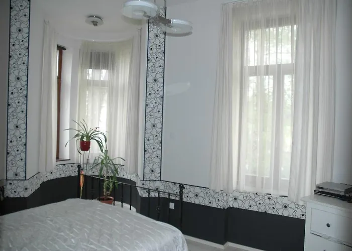 Annie Nocleg ze śniadaniem 3*