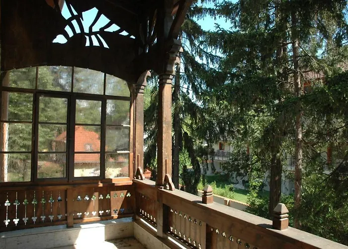 Annie Nocleg ze śniadaniem 3*